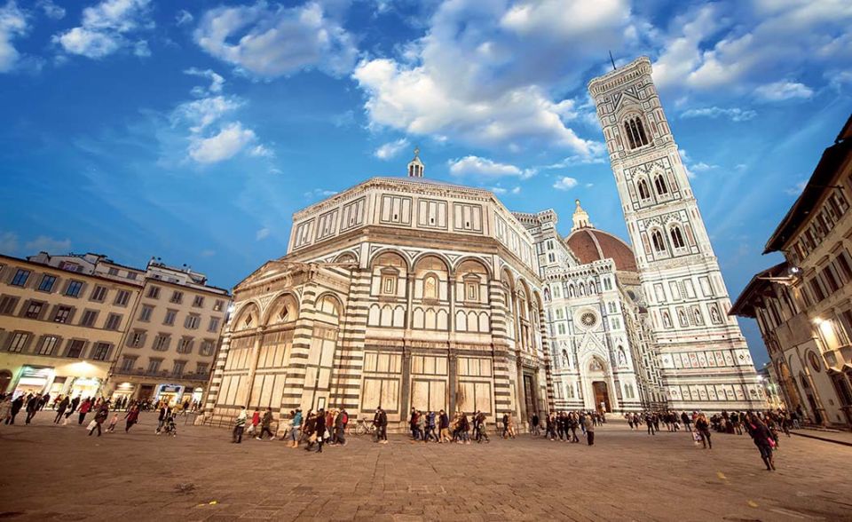 Small-Group: Uffizi & walking tour of Florence skip the line - Meeting point at Piazza della Repubblica (and how to spot the guide)