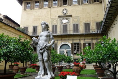 The Medicis: The Movie, The Family, The Palace! - The quick pivot at Palazzo Strozzi: when rivalry looks like copying
