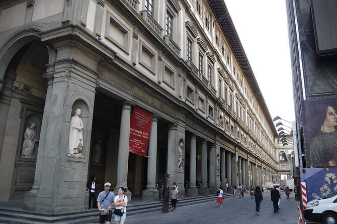 The Uffizi discovery tour with your private guide in Florence - Where you meet and how pickup works in Florence
