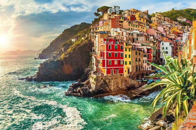 Tour Cinque Terre and Pisa Leaning Tower from Florence Private - Price and value: when $2,300.80 per group makes sense