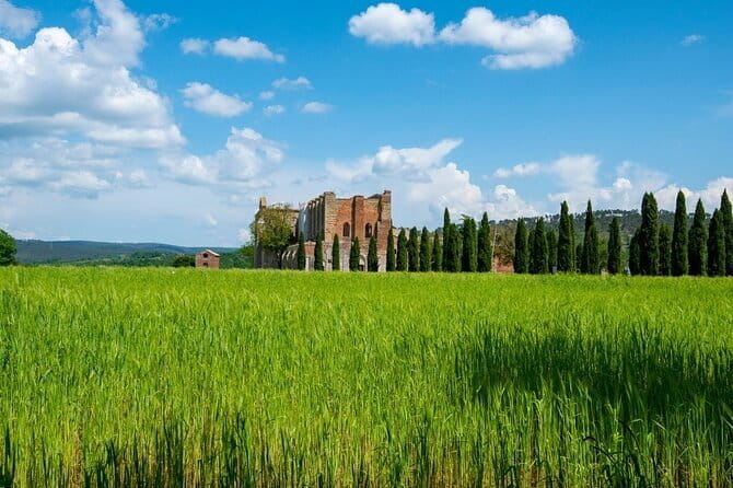 Tuscany's hidden gems: San Gimignano, Volterra, St Galgano Abbey - San Gimignano: towers, viewpoints, and Piazza della Cisterna