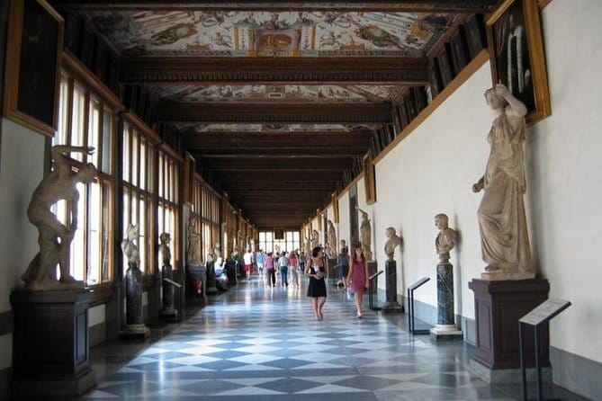 Uffizi Exclusive Semi-Private Tour, Top-Rated Guide, Max 6 Pax - Piazza della Signoria start: art context before the museum