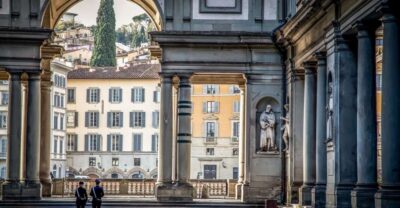 Uffizi Gallery: Guided Tour with Skip-the-Line Entry - Meeting Your Guide: Small Group Energy in a Crowded Museum