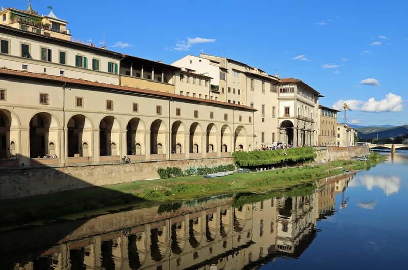 Uffizi Gallery & optional Vasari Corridor Guided Tour - Meeting at Via Cavour 18: starting clean and easy