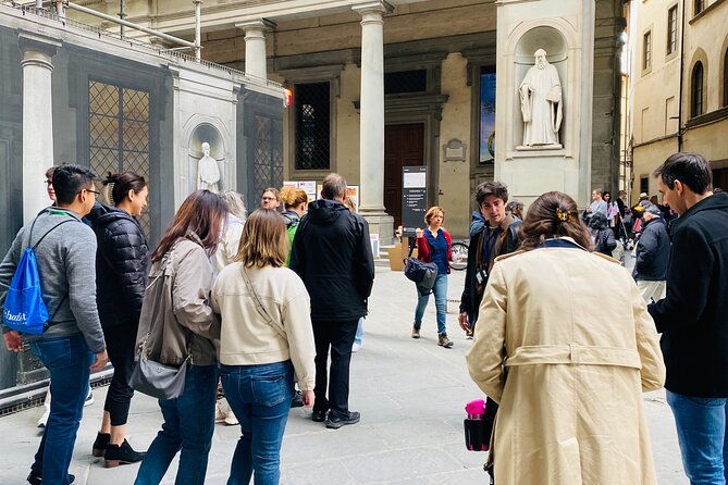 Uffizi Gallery Tickets: Step into the Heart of Renaissance Art - Ancient statues in the hallways: why the sculpture matters to your visit