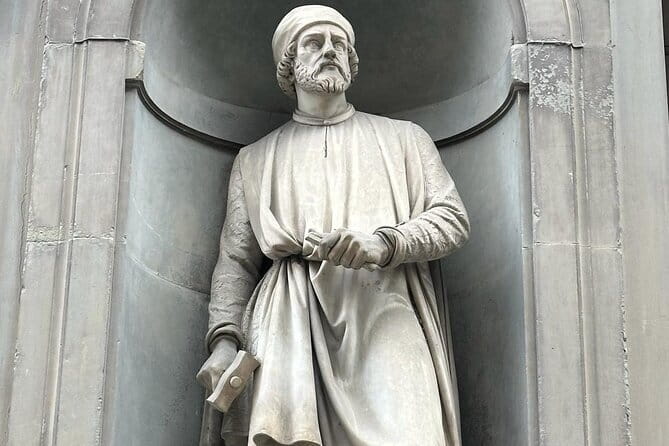 Uffizi Gallery Timed Tickets with Audio guide - Meeting point at Piazzale degli Uffizi: how to find your staff fast