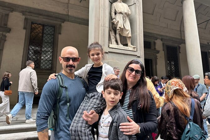 Uffizi Gallery Tour with Wine Tasting in Florence - Group size, radios, and comfort in a crowded museum