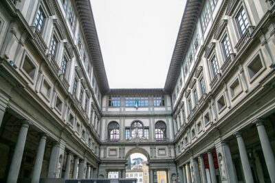 Uffizi Museum & Gallery Tour with Leonardo & Michelangelo Works - Uffizi Architecture and the First Impression That Changes Everything