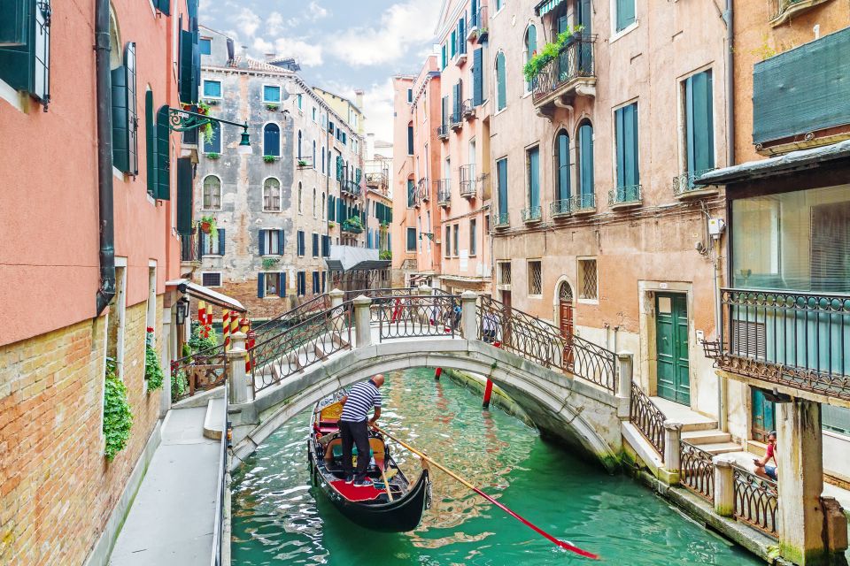 Venice in One Day: Guided Tour From Florence - Piazza San Marco and St Mark’s Basilica: what the guide focus gets you