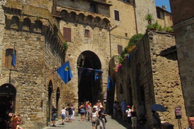 Volterra and San Gimignano: a taste of medieval Tuscany! - Volterra Stop 2: Rossi Alabastri alabaster demo (and a chance to see craft in motion)