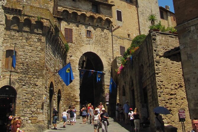 Volterra and San Gimignano: a taste of medieval Tuscany! - Volterra Stop 2: Rossi Alabastri alabaster demo (and a chance to see craft in motion)