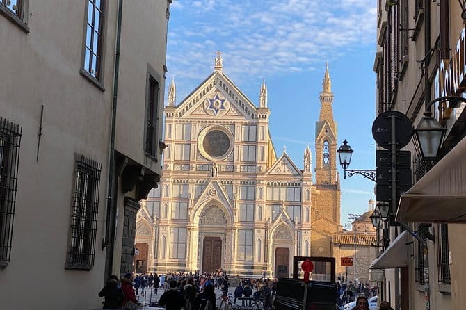 Walking Group Tour In Florence - Finding the start near the Uffizi (and why that matters)