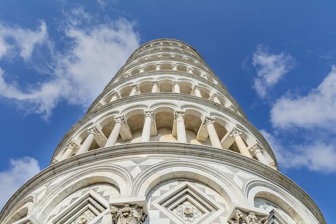 Walking Guided Tour of Florence landmarks - Basilica di San Lorenzo: where the Medici family is remembered