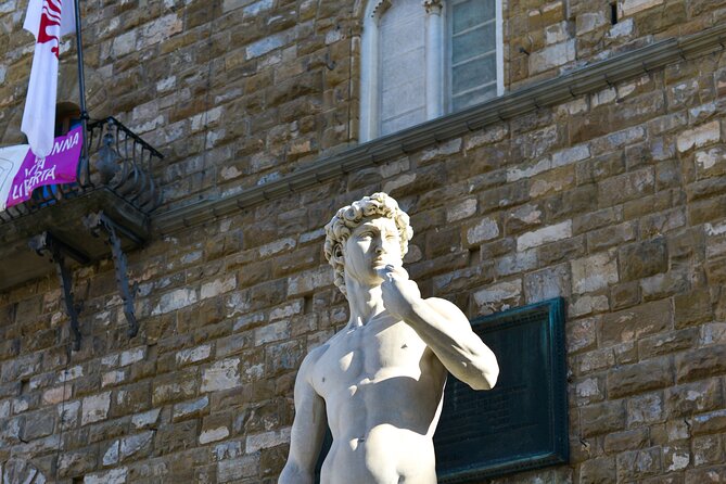 Walking Tour and Wine Experience in Florence - Wine Tasting That Closes the Loop: Snacks, 18+ Alcohol, and a Friendly Ending