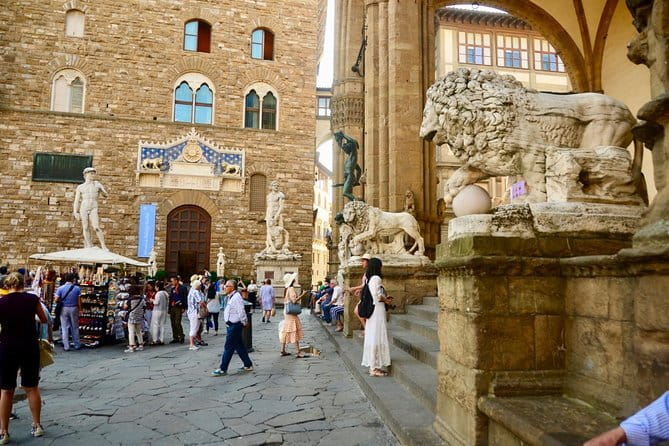 Walking Tour with Wine Tasting in Florence - Piazza della Repubblica to the Duomo complex: your orientation starts with power