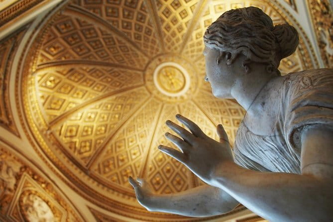 Walking Tour with Wine Tasting in Florence - The last walking stretch: Renaissance people tied to Florence