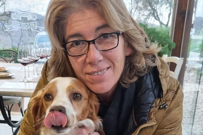 Wine tasting in TWO family wineries around Florence - Greve in Chianti: the 20-minute square stop that keeps your momentum